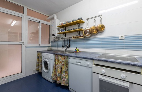 Parque Ayala Apartment | Auxi's Home - Three Bedroom Apartment, Sleeps 5