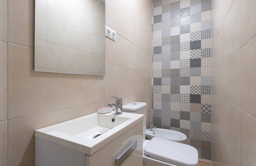 Parque Ayala Apartment | Auxi's Home - Three Bedroom Apartment, Sleeps 5
