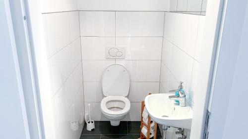 Augsdorf Apartment | Avío, 2 Bedroom, Terrace, private lake Access
