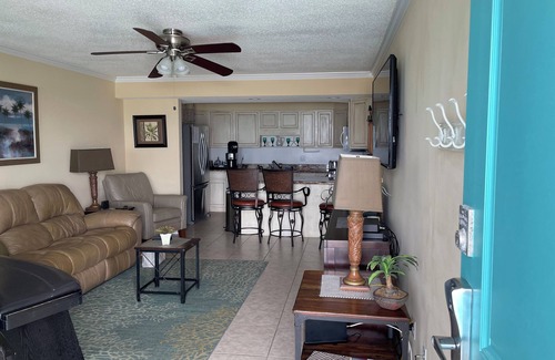 Fort Walton Beach Condo | AV23-Beach/Ocean Front 2 Bed & 2 Bath Condo with Pool