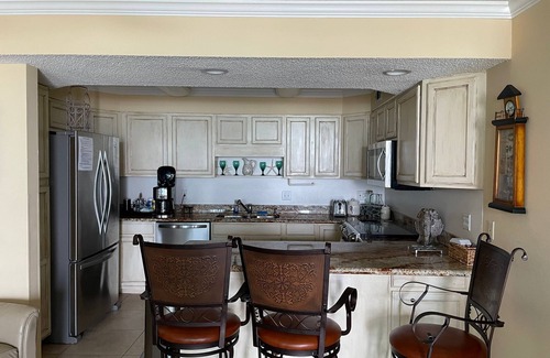 Fort Walton Beach Condo | AV23-Beach/Ocean Front 2 Bed & 2 Bath Condo with Pool
