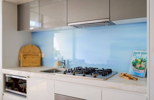 Port Melbourne Apartment | Ava, 1 block away from the beach