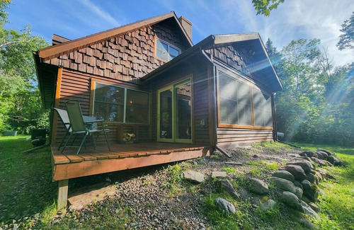 Ojibwa Cabin | Avail Cheq. MTN Bike Fest!-Hot Tub, WIFI, King Bed