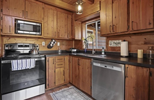 Payson Cabin | Avail Pets OK! Secluded Patio, min to Tonto National Forest! Private
