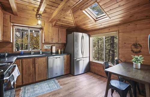 Payson Cabin | Avail Pets OK! Secluded Patio, min to Tonto National Forest! Private