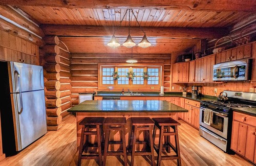 Brodhead Cabin | Avail. Thanksgiving-Storybook Lake Cabin w/King