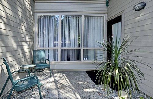 Yellow Point Condo | Availability September Long Weekend, Beautiful Oceanfront Condo/Beach & Pool