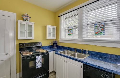 Augusta Apartment | AVAILABLE! Beautiful Victorian Duplex in the heart of Historic Summerville