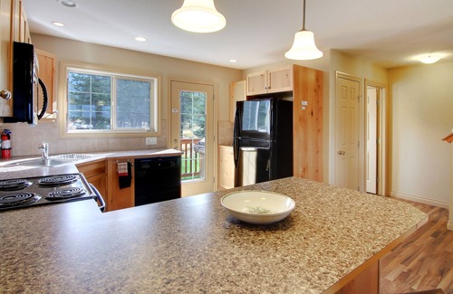 East Kootenay Condo | Available for Labour Day Weekend Aug 29 w/good rates near National Parks