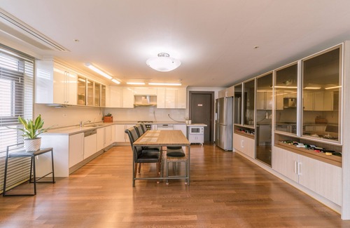 Busanjin Apartment | Available for up to 30 people 4-bedroom apartment in enchanting Busan with WiFi