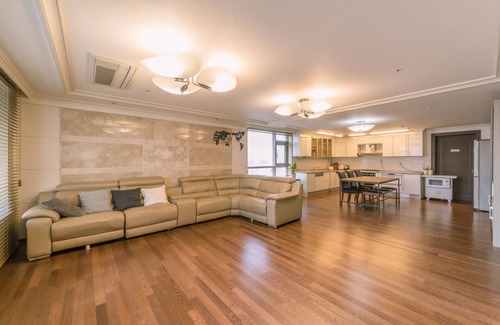 Busanjin Apartment | Available for up to 30 people 4-bedroom apartment in enchanting Busan with WiFi