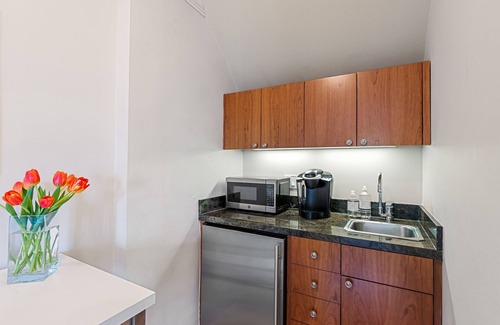 Russian Hill Apartment | AVAILABLE NOW! SPECIAL FALL PRICING: 50+ FIVE STAR REVIEWS!