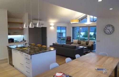 Wanaka House | Avalanche Views - Peninsula Bay