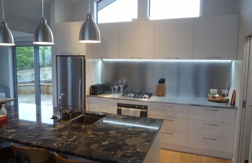 Wanaka House | Avalanche Views - Peninsula Bay