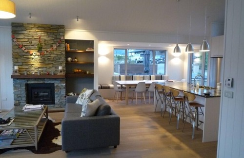 Wanaka House | Avalanche Views - Peninsula Bay