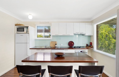 Avalon Beach Apartment | Avalon Beach Break is a Romantic airconditioned getaway100 meters to the beach!