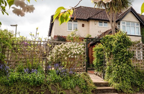 New Forest District Bed & Breakfast | Avalon House B&B