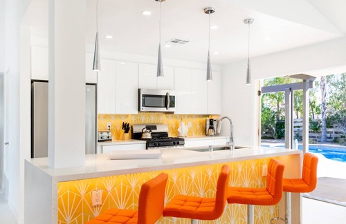 Vista Norte House | Avalon House - Mid Mod Hues and Mountain Views