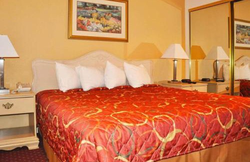 Sandusky Hotel | Avalon Inn