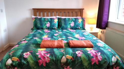 Glastonbury House | Avalon Retreat Self Catering Vegetarian Accommodation in the Heart of Glastonbury