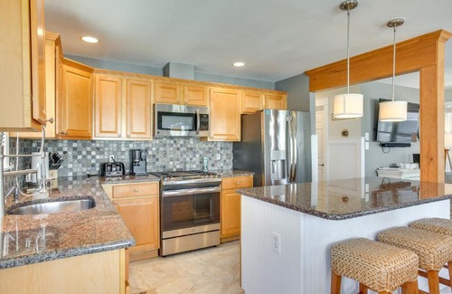 Avalon Apartment | Avalon Vacation Rental with Porch and Grill!
