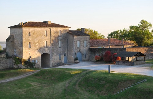 Blaye Apartment | Avant Garde - Furnished studio in the heart of UNESCO MONUMENT