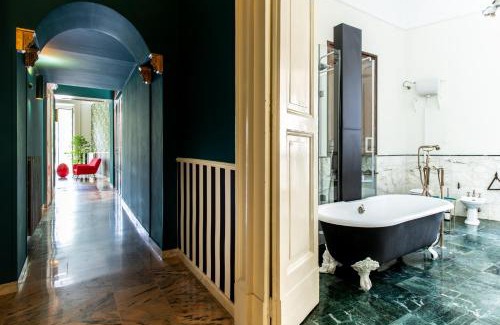 Naples City Centre Apartment | Avantgarden