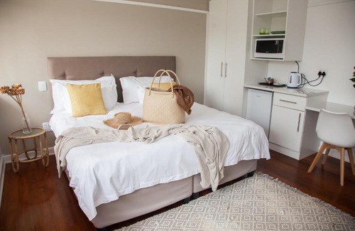 Vredenburg House | Avanti Guest Lodge