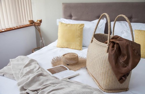 Vredenburg House | Avanti Guest Lodge