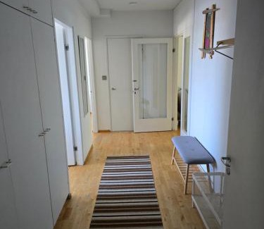 Heinola Apartment | Avara ja kodikas huoneisto parvekkeella