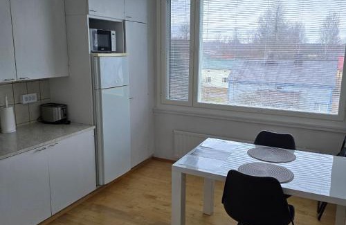 Heinola Apartment | Avara ja kodikas huoneisto parvekkeella