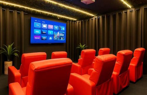 The Hammocks Villa | Avatar Lakefront Villa - Heated Pool & Cinema in Miami