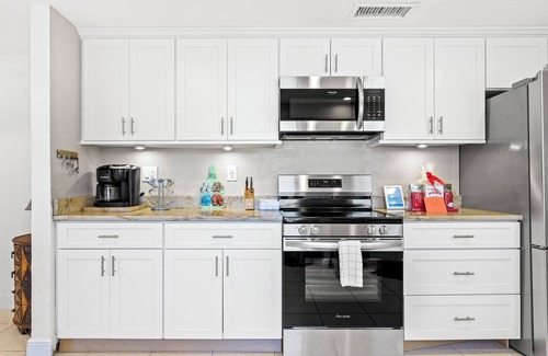 Bradenton Beach House | Ave A Retreat, A cozy stay in Bradenton Beach