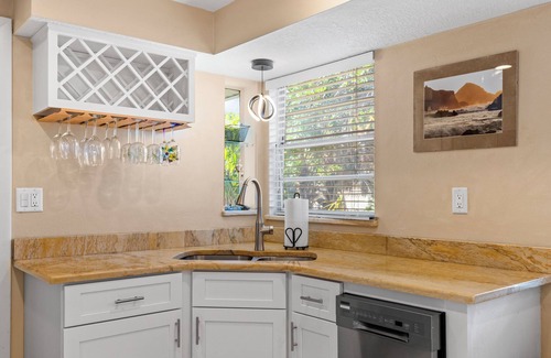 Bradenton Beach House | Ave A Retreat, A cozy stay in Bradenton Beach
