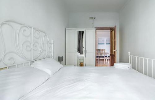 Golden Triangle of Art Apartment | AVE Apartamentos Madrid Centro Atocha