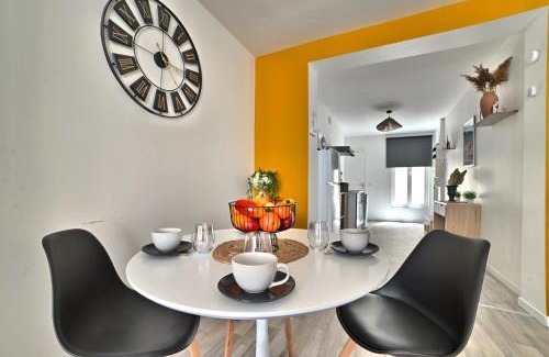 Saintes Apartment | Ave César - Confort Moderne, Charme Gallo-Romain, Cœur de Ville, Tv 4K, Fibre