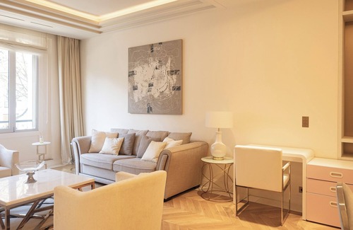 Champs-Elysees Apartment | Ave Montaigne - Lux 2BD with AC