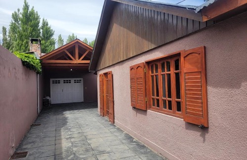 Los Antiguos House | Avenida Centro