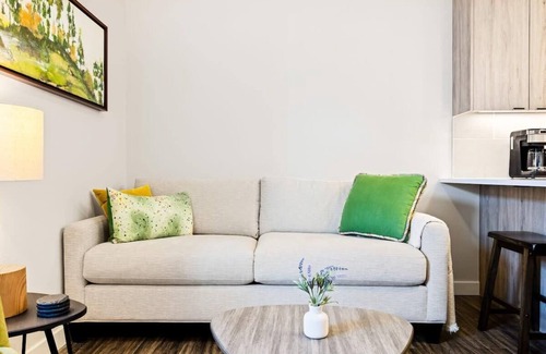 Golden Apartment | Avenue Hotel /Downtown Golden /Clear Creek Suite