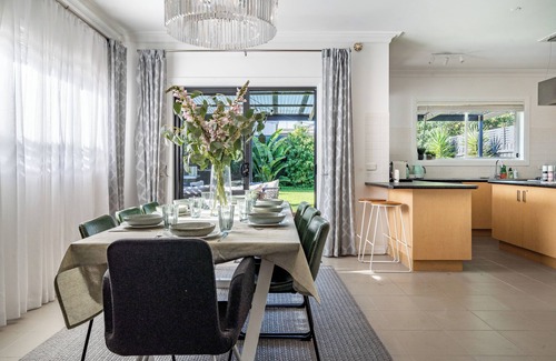 Rosebud House | Avenues gorgeous home 4 🛏️ 2 🛁 King bed AC wifi games room pets 👍 BBQ.