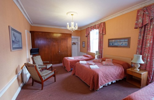 Tollcross House | Averon Guest House