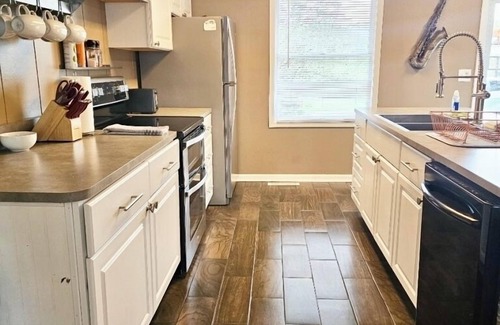 Baileys Harbor House | Avery Acres - Centrally located -Pool Table-
