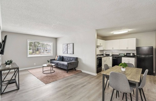 Glengarry Apartment | Avery Apartments D33 I Spacious 2 Bed 1 Bath