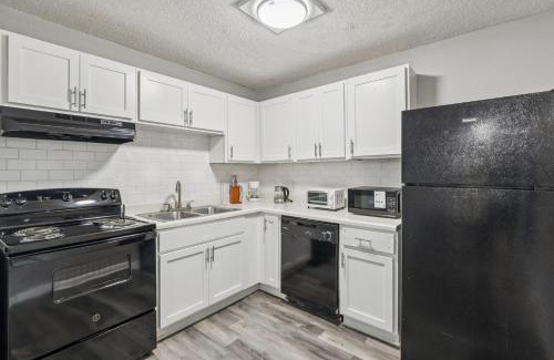 Glengarry Apartment | Avery Apartments D4 I Spacious 2 Bed 1 Bath