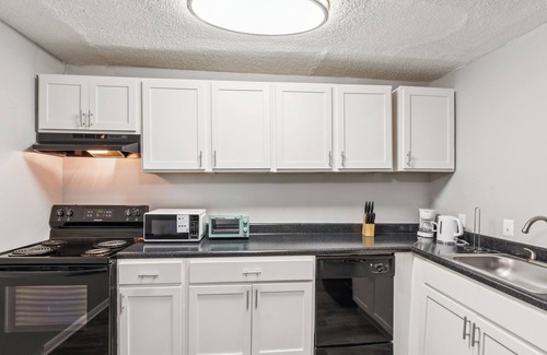 Glengarry Apartment | Avery Apartments G7 I Spacious 1 Bed 1 Bath