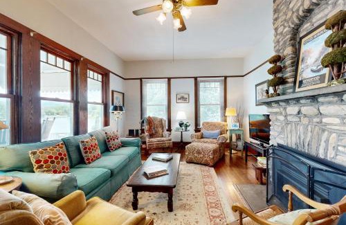 Lake Junaluska House | Avett House