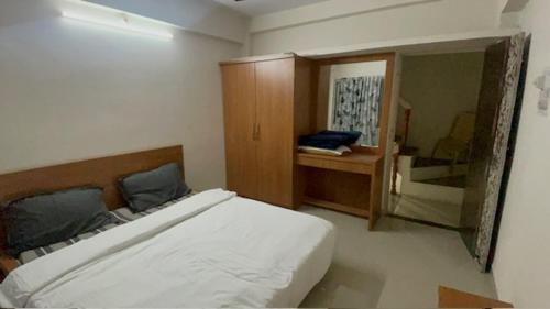 Kolhapur Apartment | Avi's Abode