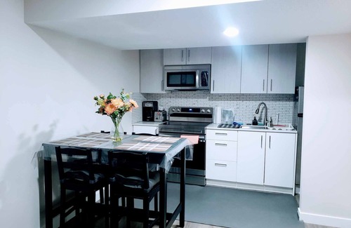 Southwest Edmonton House | AviAana 1 Bedroom Basement Suite