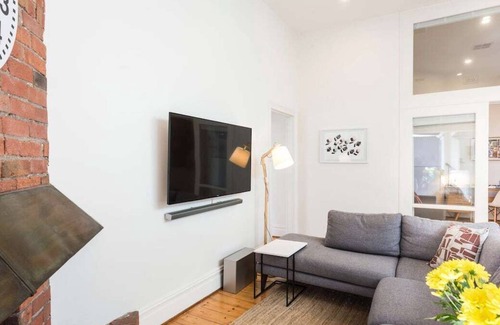 Middle Park House | Aviary Walk. Super Size & Interior + Beach, Park, Lake, Shops & Cafes.