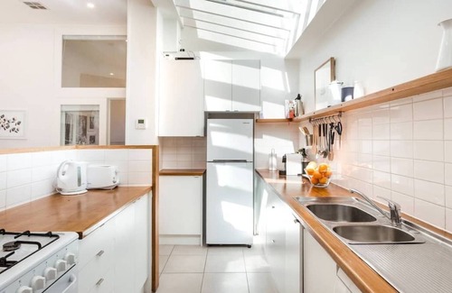 Middle Park House | Aviary Walk. Super Size & Interior + Beach, Park, Lake, Shops & Cafes.
